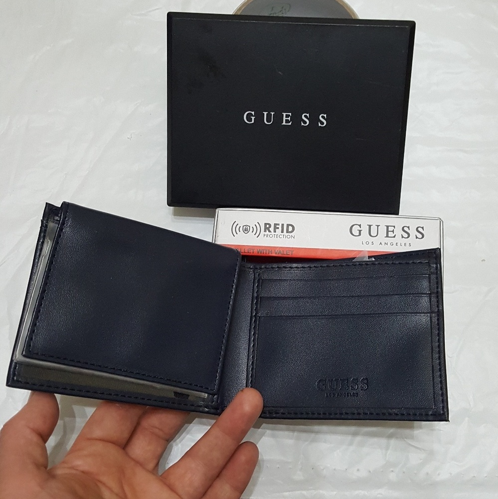 ๐ great gift NIB authentiC guess mens wallet - Picture 3 of 7